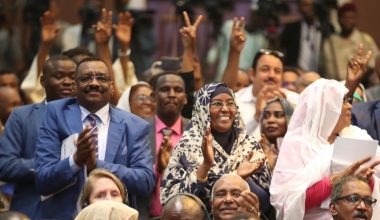 Dışişleri Bakanı Çavuşoğlu, Sudan’da Anayasal Bildiri’nin imza törenine katıldı Dışişleri Bakanı Çavuşoğlu, Sudan’da Anayasal Bildiri’nin imza törenine katıldı